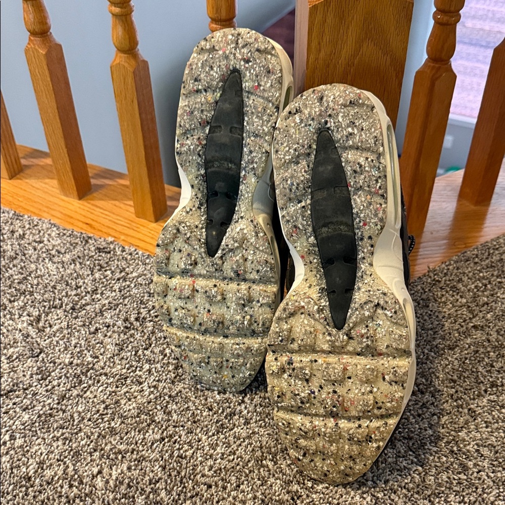 Nike Black and Green Air Max Sneakers - Picture 3 of 4